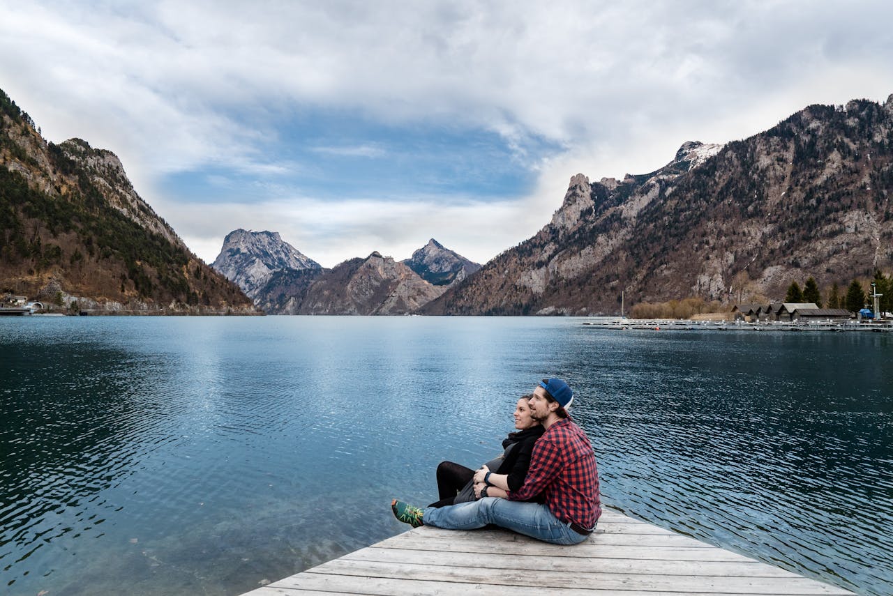 Paar Urlaub Bergsee Hochzeit mit dem Thema „Berge“ – Sprüche, die Herzen und Gipfel verbinden