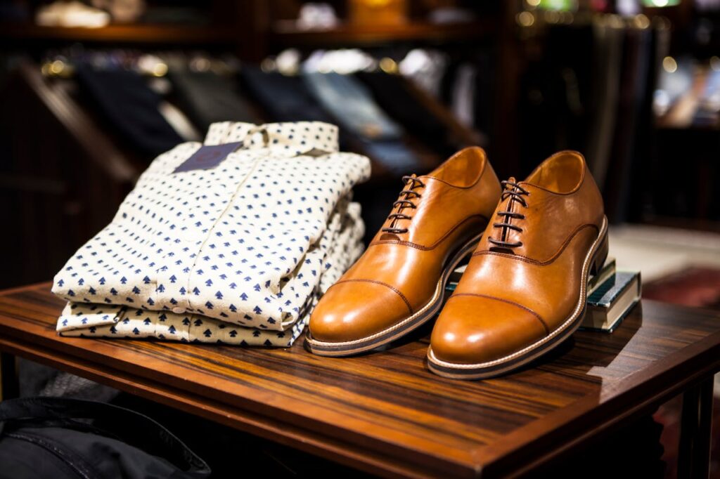 edle Schuhe hochwertig Haben Frauen oder Männer mehr Schuhe