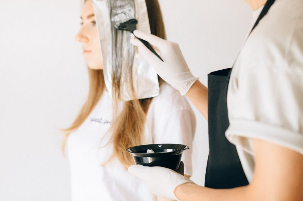 Haare färben Graue Haare blond färben – Tipps und Wissenswertes
