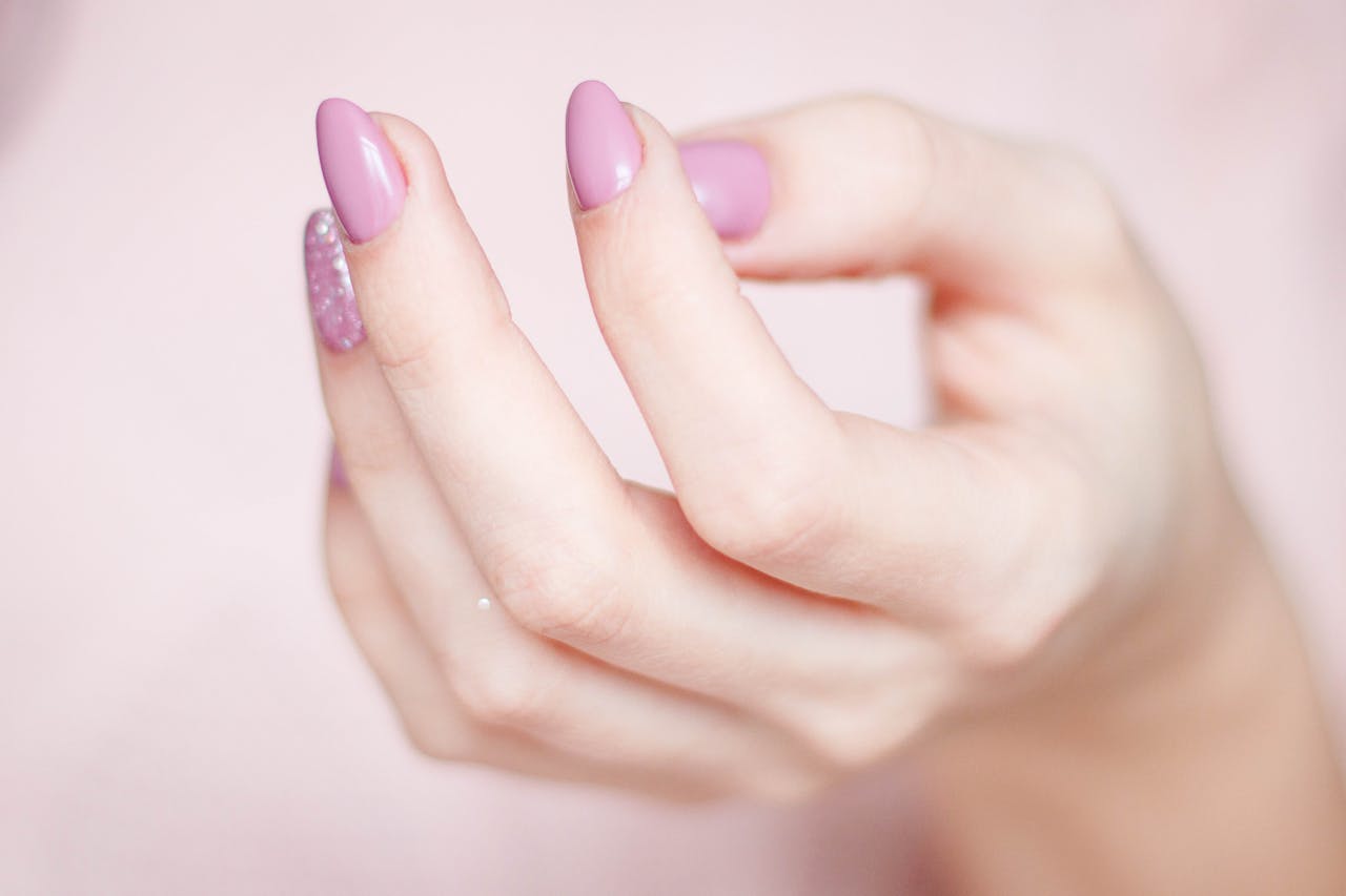 pinke Fingernägel Maniküre Nageldesign UV Lack Starter Set – dein Einstieg in die Welt der Hybrid Maniküre